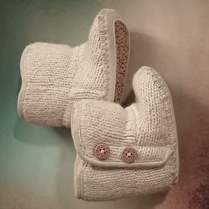 Cream UGG Infant Knit Boots size 0/1